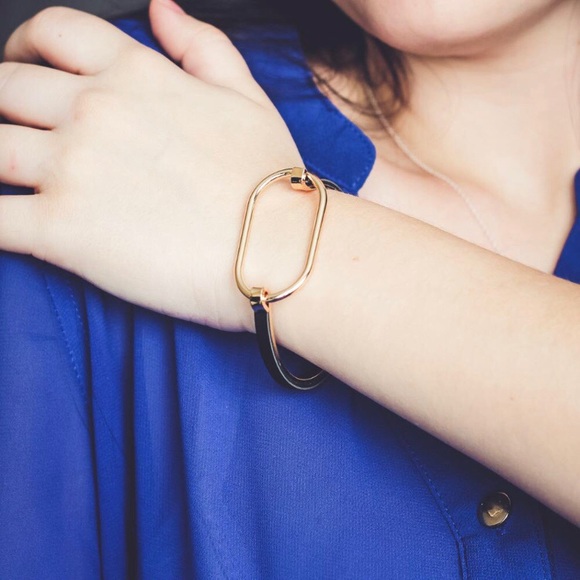 Just In! 🆕 FAYE Minimalist Bangle Cuff Bracelet - Picture 5 of 8